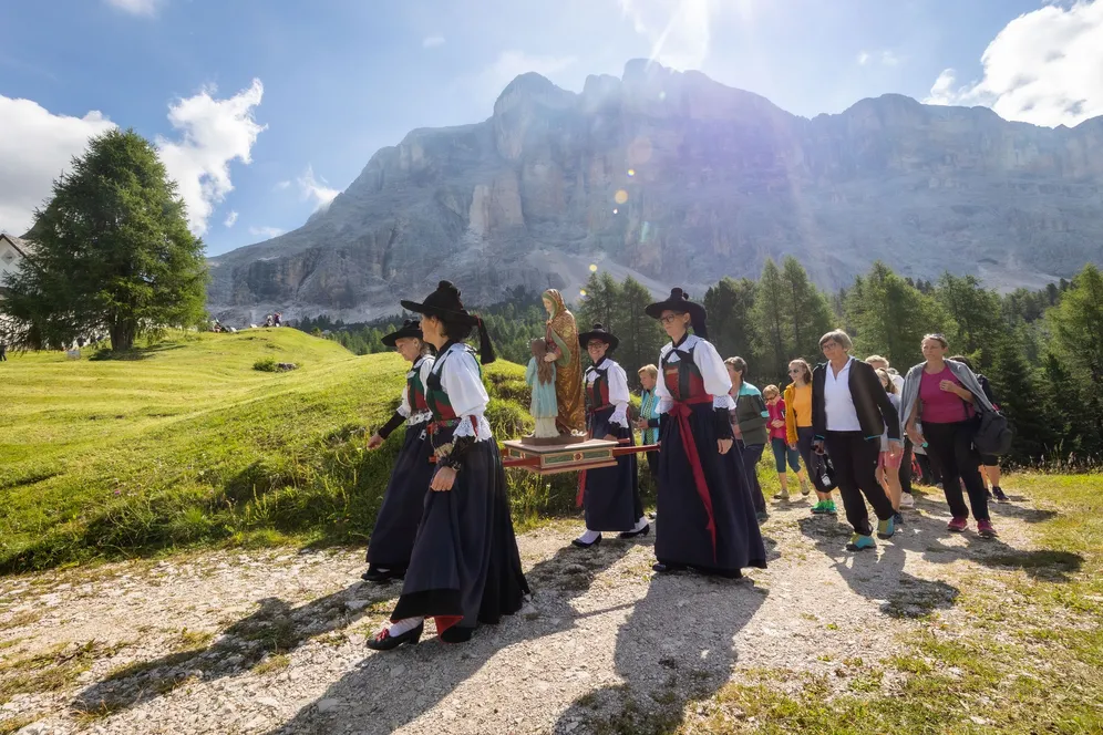 𝗘𝗡 𝗣𝗥𝗢𝗭𝗘𝗦𝗖𝗜𝗨𝗡 ⛪
La tradizionale festa di Sant’Anna si terrà il 25 luglio al 𝗦𝗮𝗻𝘁𝘂𝗮𝗿𝗶𝗼 𝗟𝗮 𝗖𝗿𝘂𝘀𝗰 .
La processione parte alle 7:30 dalla