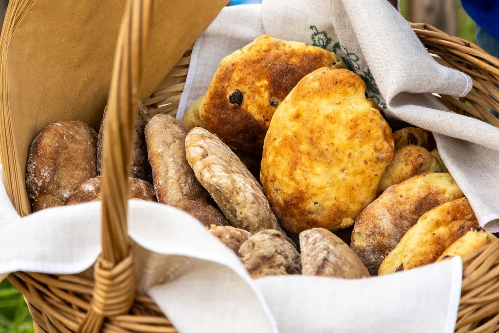 𝗔𝗟𝗟 𝗔𝗕𝗢𝗨𝗧 𝗧𝗛𝗘 𝗕𝗥𝗘𝗔𝗗 🥖
Anche quest’anno, dal 4 al 6 settembre, a La Crusc celebriamo la 𝗙𝗲𝘀𝘁𝗮 𝗱𝗹 𝗽𝗮𝗻, un evento dedicato a uno degli al