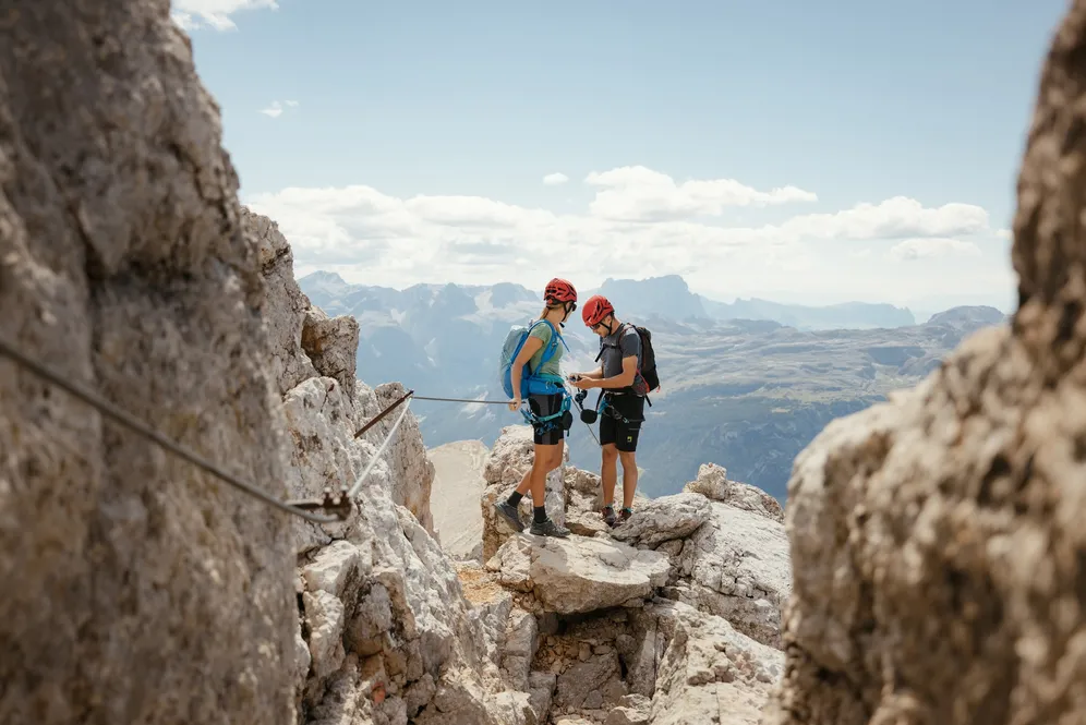 𝗧𝗛𝗘 𝗪𝗔𝗜𝗧 𝗜𝗦 𝗢𝗩𝗘𝗥🤩
Tirate fuori l’attrezzatura da trekking e via ferrata e preparatevi: il 𝟰 𝗣𝗲𝗮𝗸𝘀 𝗧𝗼𝘂𝗿 𝟮𝟬𝟮𝟲 è finalmente aperto! 🥾⛰️