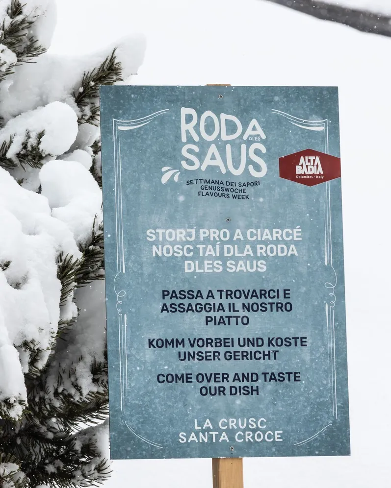 𝗥𝗢𝗗𝗔 𝗗𝗟𝗘𝗦 𝗦𝗔𝗨𝗦 🍽️
Hai ancora qualche giorno per lasciarti conquistare dai sapori della Roda dles Saus! Nei rifugi 𝗨̈𝘁𝗶𝗮 𝗟'𝗧𝗮𝗺𝗮́, 𝗨̈𝘁𝗶𝗮