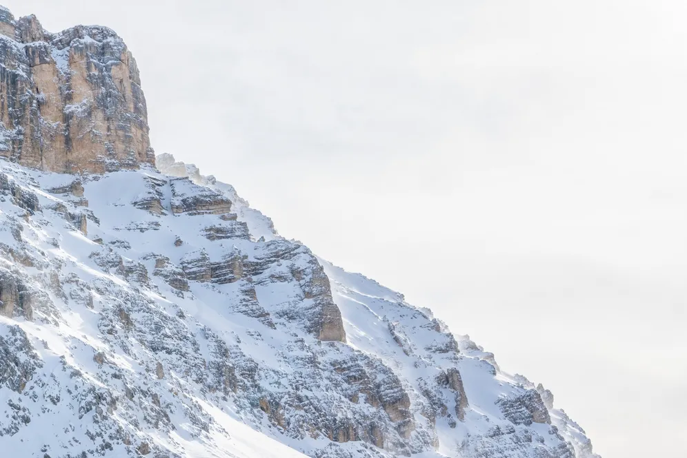 𝗪𝗜𝗡𝗧𝗘𝗥 𝗜𝗦 🔙
Dopo la nevicata dell’altro giorno, l’inverno sembra essere tornato… almeno per un po’! ❄️
Con queste 𝘁𝗲𝗺𝗽𝗲𝗿𝗮𝘁𝘂𝗿𝗲 𝗿𝗶𝗴𝗶𝗱𝗲,