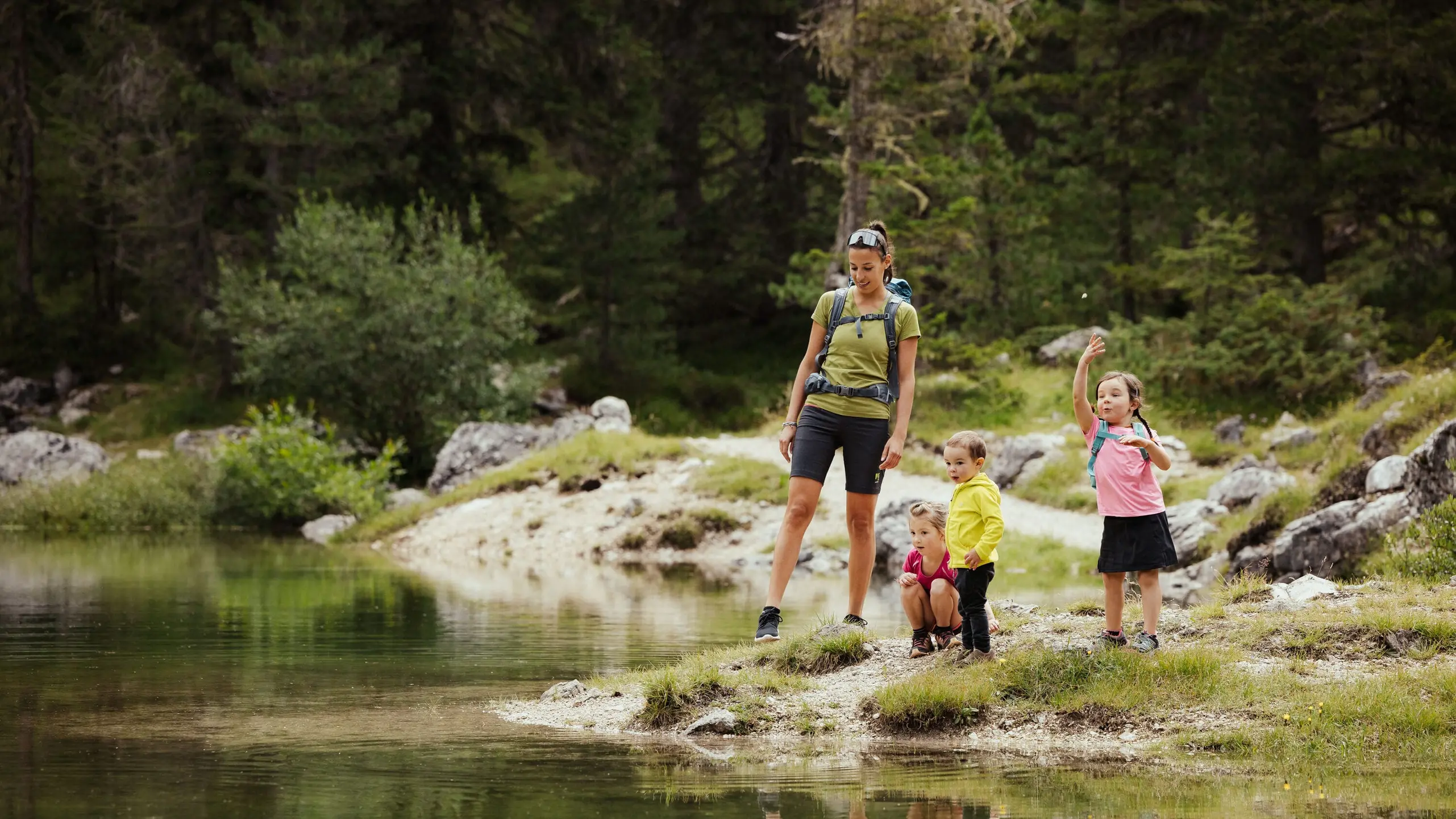 Summer walk to Lech dla Le in Alta Badia